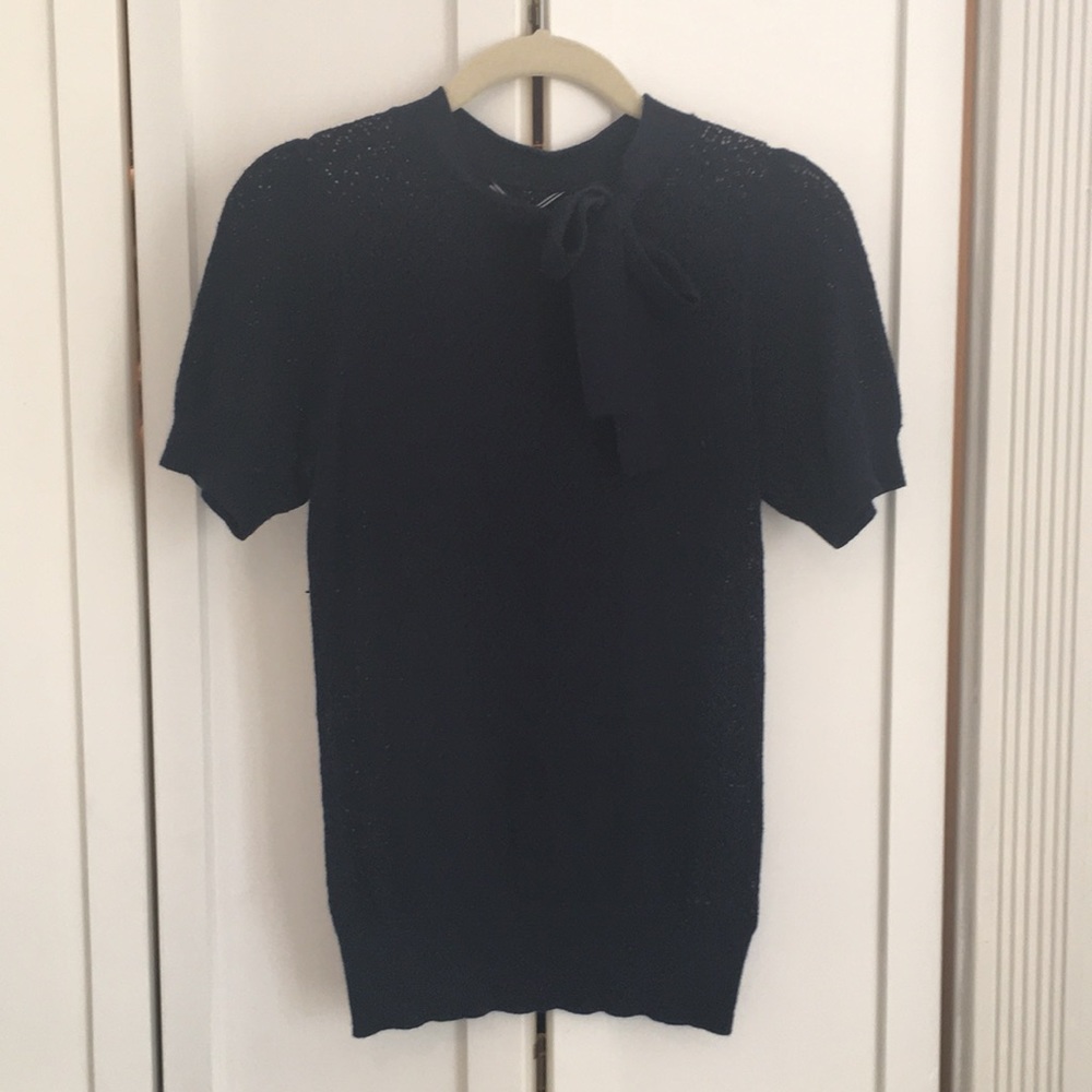 Short-sleeve tie-neck sweater